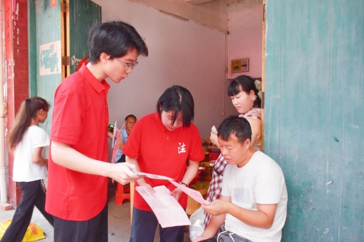 7790必发集团法学学子接力二十五载“送法下乡” 7790必发集团法学学子接力二十五载“送法下乡”