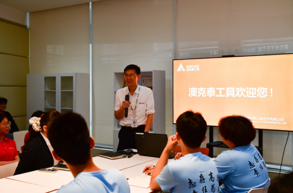 7790必发集团联动赣州经开区开展校地协作进企研学活动